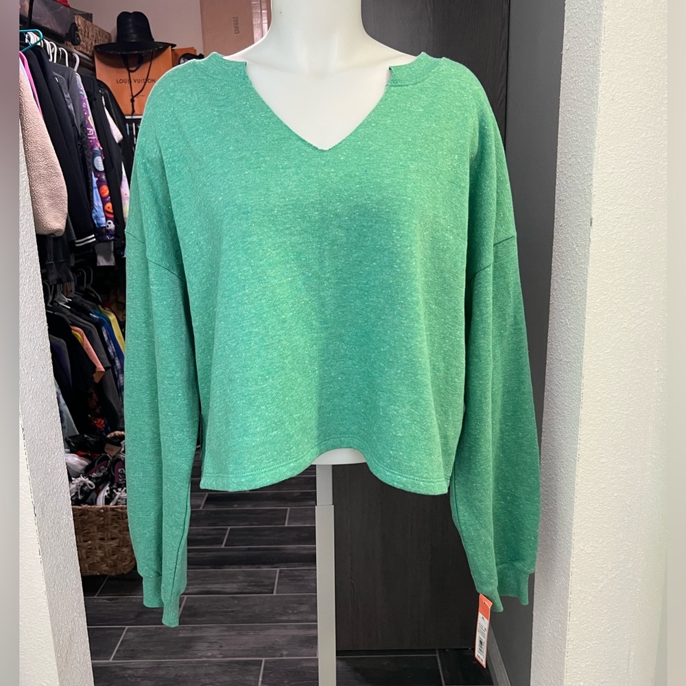 NWT Colsie Green Crop Long Sleep Top
